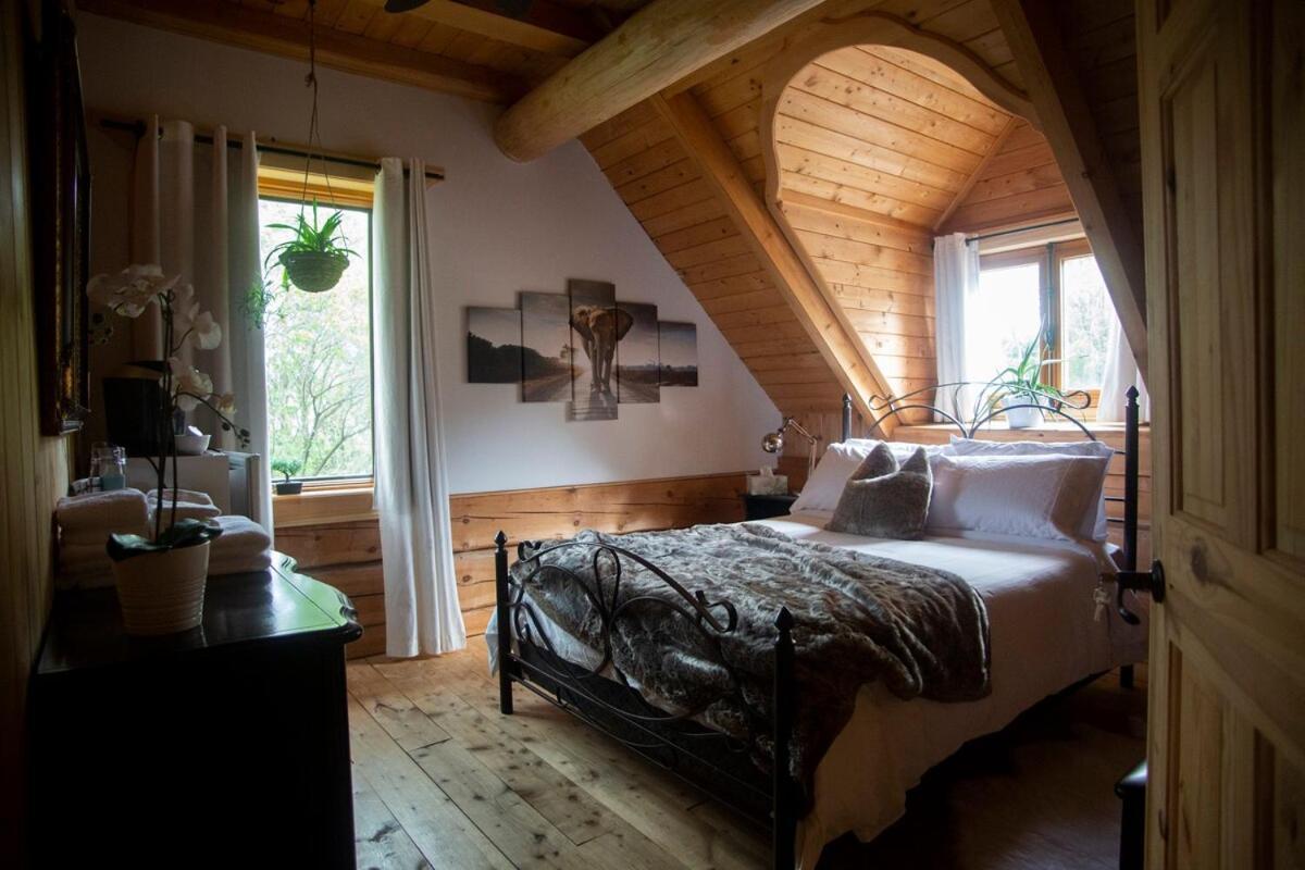 Hebergement "La Maison En Bois Rond" Sainte-Marie Pokoj fotografie